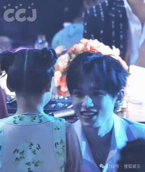 这场晚会台下简直是追星现场<strong></p>
<p>比特现金交易平台</strong>，名场面太多了吧？