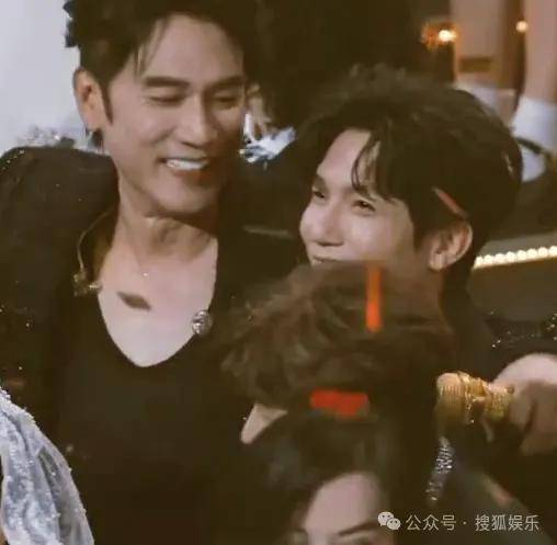 这场晚会台下简直是追星现场<strong></p>
<p>比特现金交易平台</strong>，名场面太多了吧？