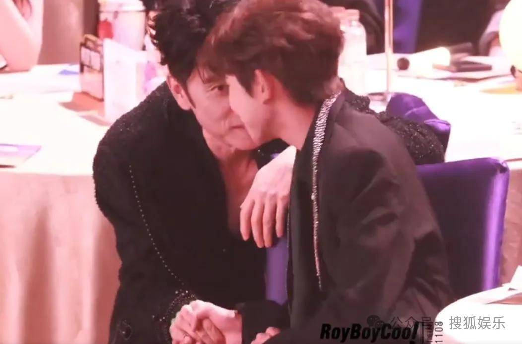 这场晚会台下简直是追星现场<strong></p>
<p>比特现金交易平台</strong>，名场面太多了吧？