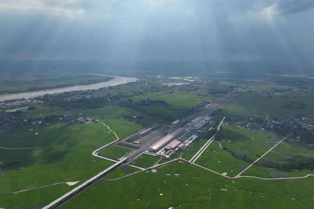 54座隧道全部贯通<strong></p>
<p>比特现金交易平台</strong>，柳梧铁路即将全线铺轨