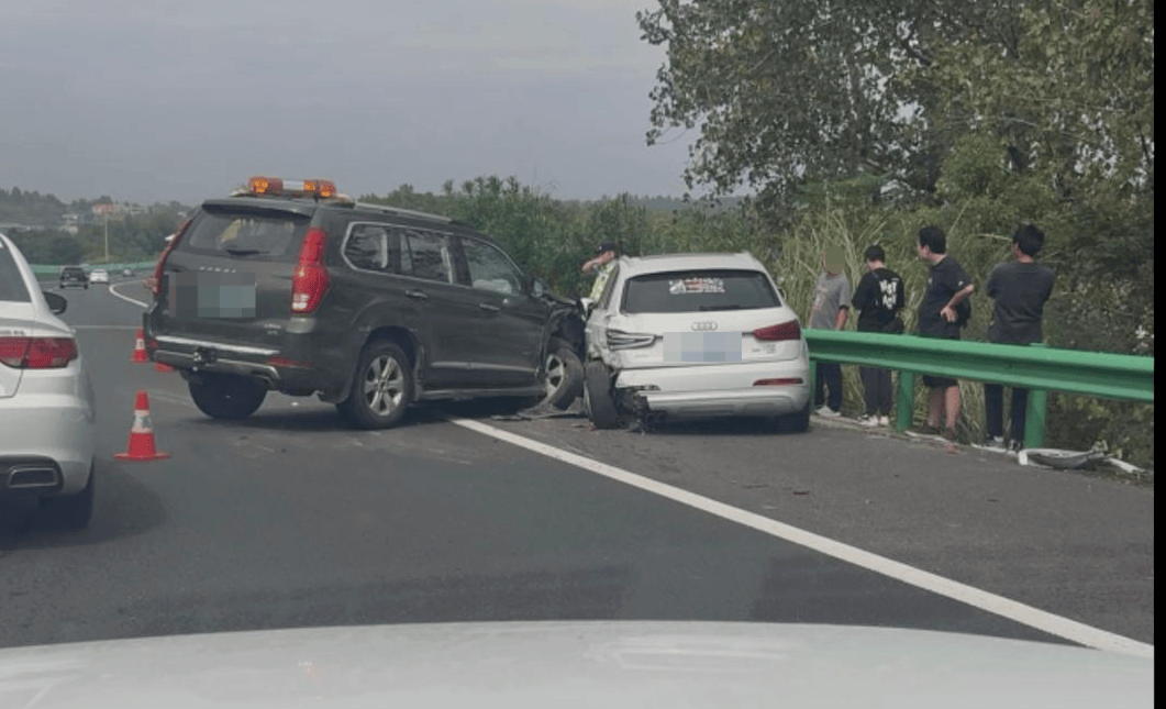 “司机像没意识了一样!”男子称SUV在高速上慢行、撞上石墩也不停<strong></p>
<p>LTC交易平台</strong>,交警:司机目前无生命危险