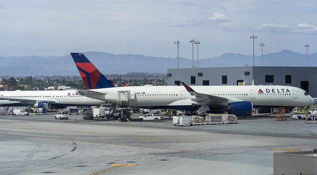 纽约机场突发<strong></p>
<p>LTC交易平台</strong>！两架客机相撞