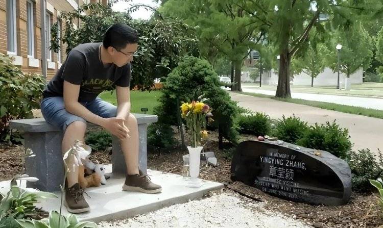 章莹颖男友国庆探望章父并协助直播<strong></p>
<p>LTC交易平台</strong>,网友劝其早点结婚,本人回应