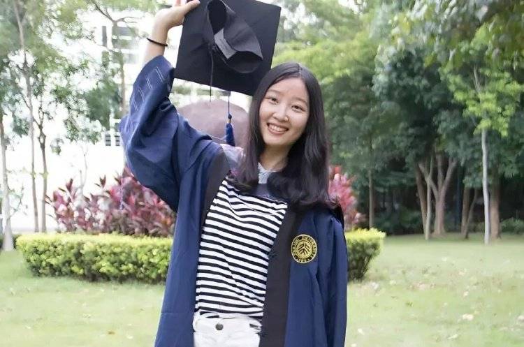 章莹颖男友国庆探望章父并协助直播<strong></p>
<p>LTC交易平台</strong>,网友劝其早点结婚,本人回应