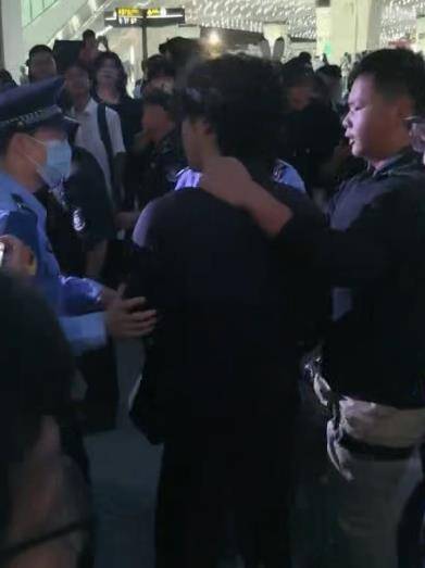 男子漫展附近扮演辱华动漫角色被围攻<strong></p>
<p>莱特币交易平台</strong>,主办方回应,警方称已掌握情况