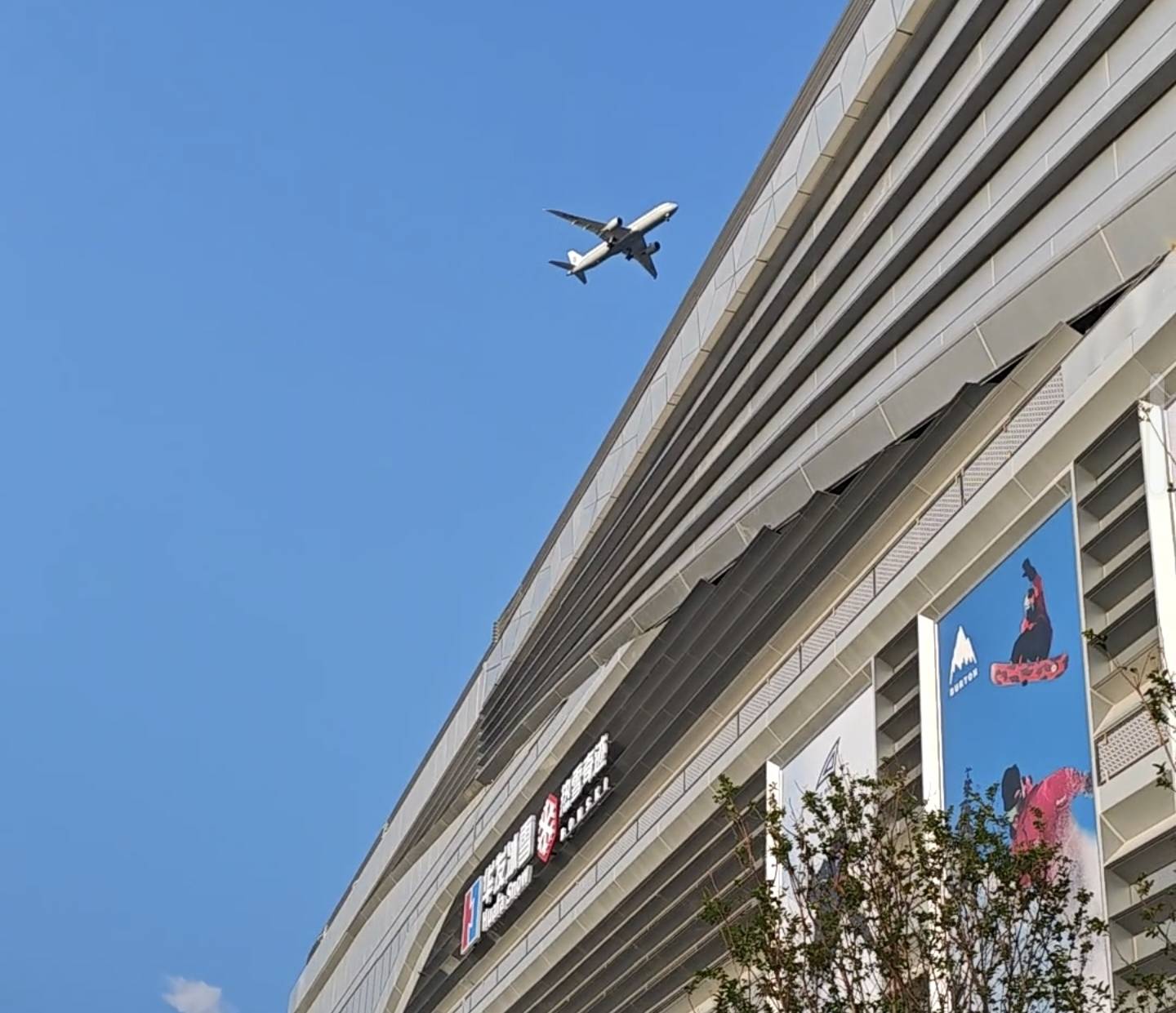 从永辉调改首店到室内最大滑雪场<strong></p>
<p>莱特币交易平台</strong>,深圳“首发经济”如何激活假日消费? | 首发经济 潮秀“十一”