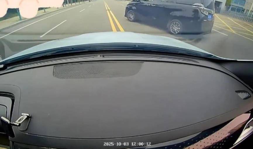 婚庆司机恶意别车后谎称自己是公安人员<strong></p>
<p>BSV交易平台</strong>，涉嫌危险驾驶罪被采取刑事强制措施，律师：或被判处拘役并罚款