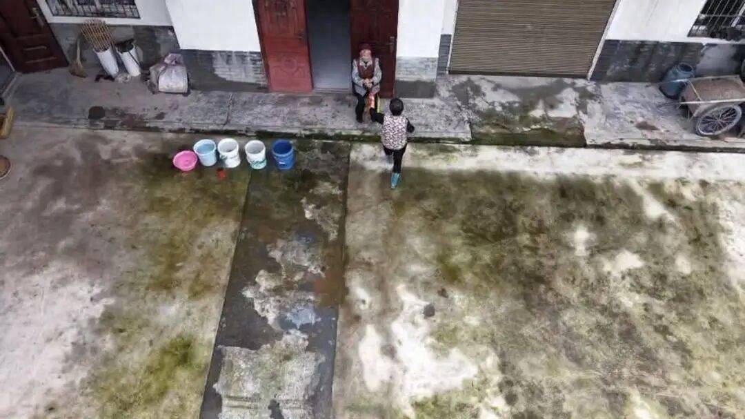 四川巴中男子宴席打包“坨子肉”<strong></p>
<p>BSV交易平台</strong>，用无人机“空投”给95岁外婆