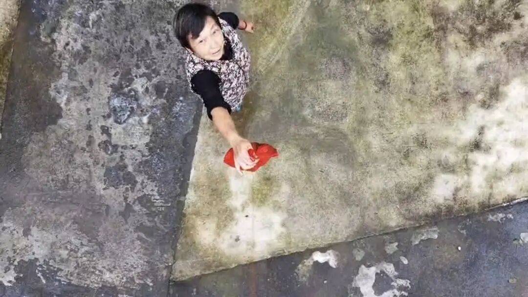 四川巴中男子宴席打包“坨子肉”<strong></p>
<p>BSV交易平台</strong>，用无人机“空投”给95岁外婆