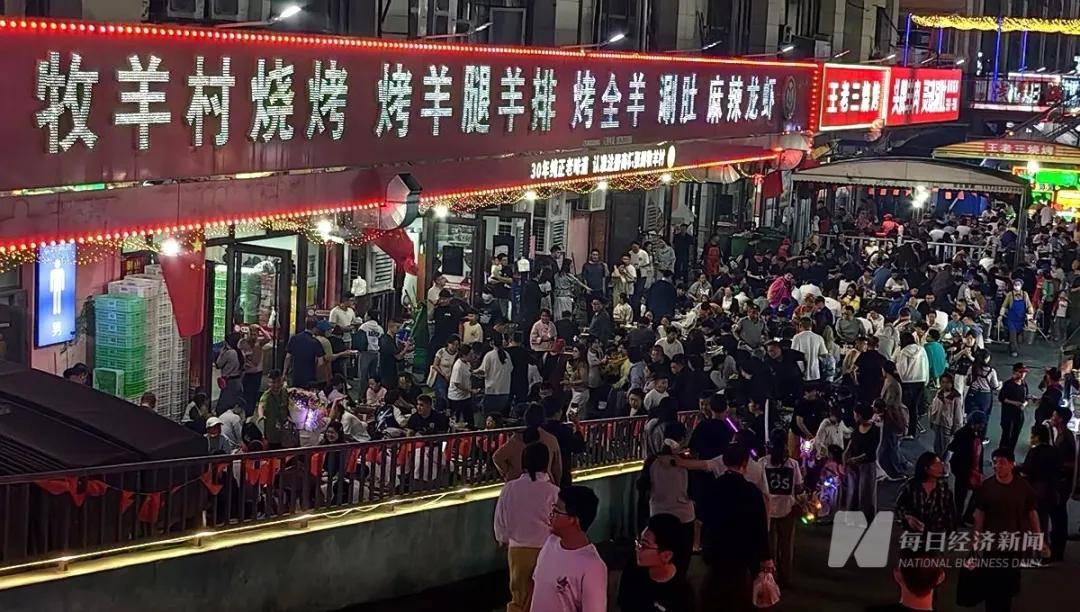 淄博凉了?记者实探:烧烤店“下午5点就排队<strong></p>
<p>BSV交易平台</strong>,凌晨2点才收摊”