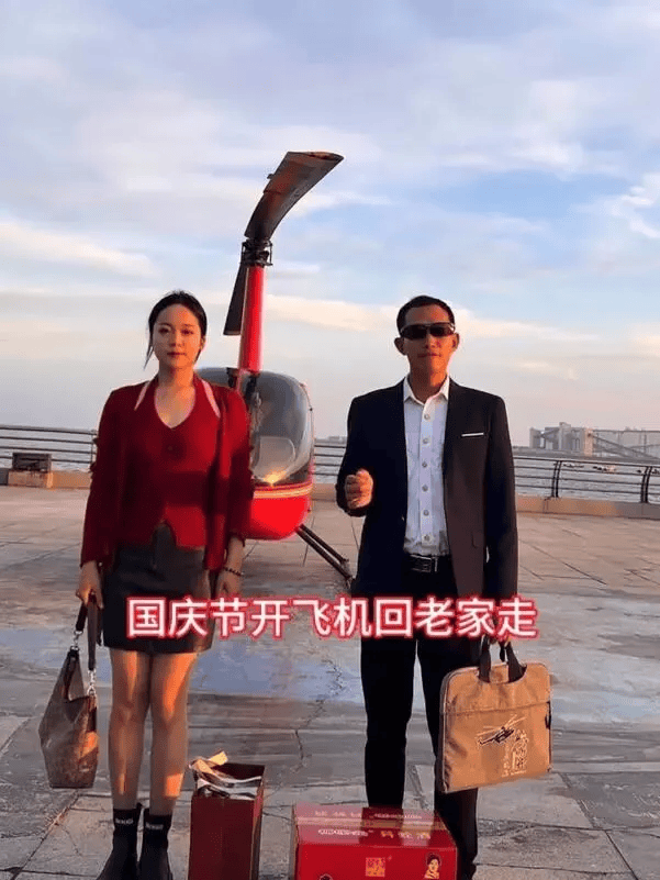 一家三口开2架飞机回老家<strong></p>
<p>BSV交易平台</strong>,300公里仅用80分钟:“我带女儿开一架,妻子另开一架,油费200多元”