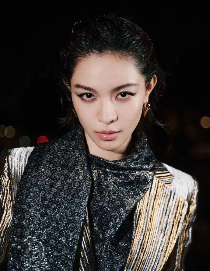 时装周上的女明星<strong></p>
<p>BSV交易平台</strong>，秋冬氛围感一键封顶！