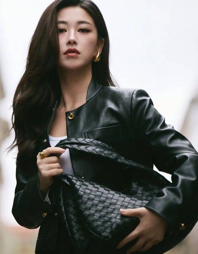 时装周上的女明星<strong></p>
<p>BSV交易平台</strong>，秋冬氛围感一键封顶！