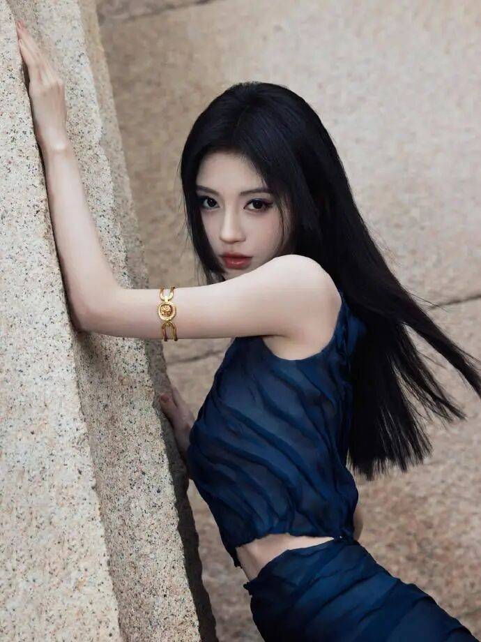 时装周上的女明星<strong></p>
<p>BSV交易平台</strong>，秋冬氛围感一键封顶！