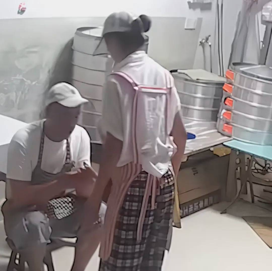 妻子抄起20斤油桶砸老公<strong></p>
<p>区块链挖矿交易平台</strong>,“晚10秒,后果不堪设想……”