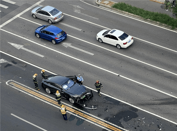 陈震谈劳斯莱斯车祸后续:对方为网约车<strong></p>
<p>区块链挖矿交易平台</strong>,已联系到伤者家属,会全力支付应该负担的赔偿