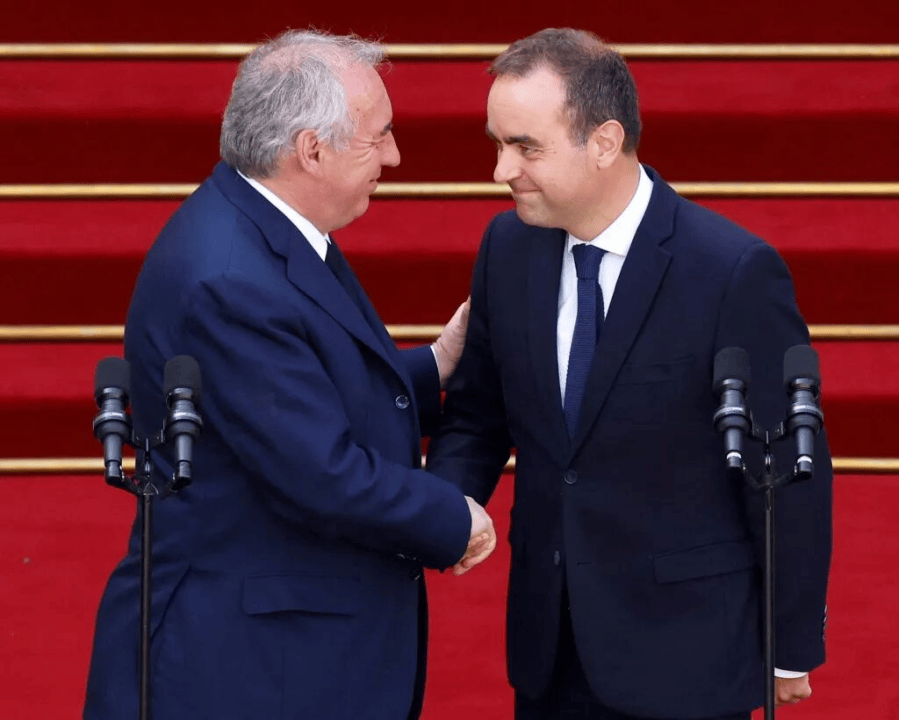 正式组阁不到一天<strong></p>
<p>区块链挖矿交易平台</strong>,法国新总理又“旧”了,走马灯还转得下去吗?