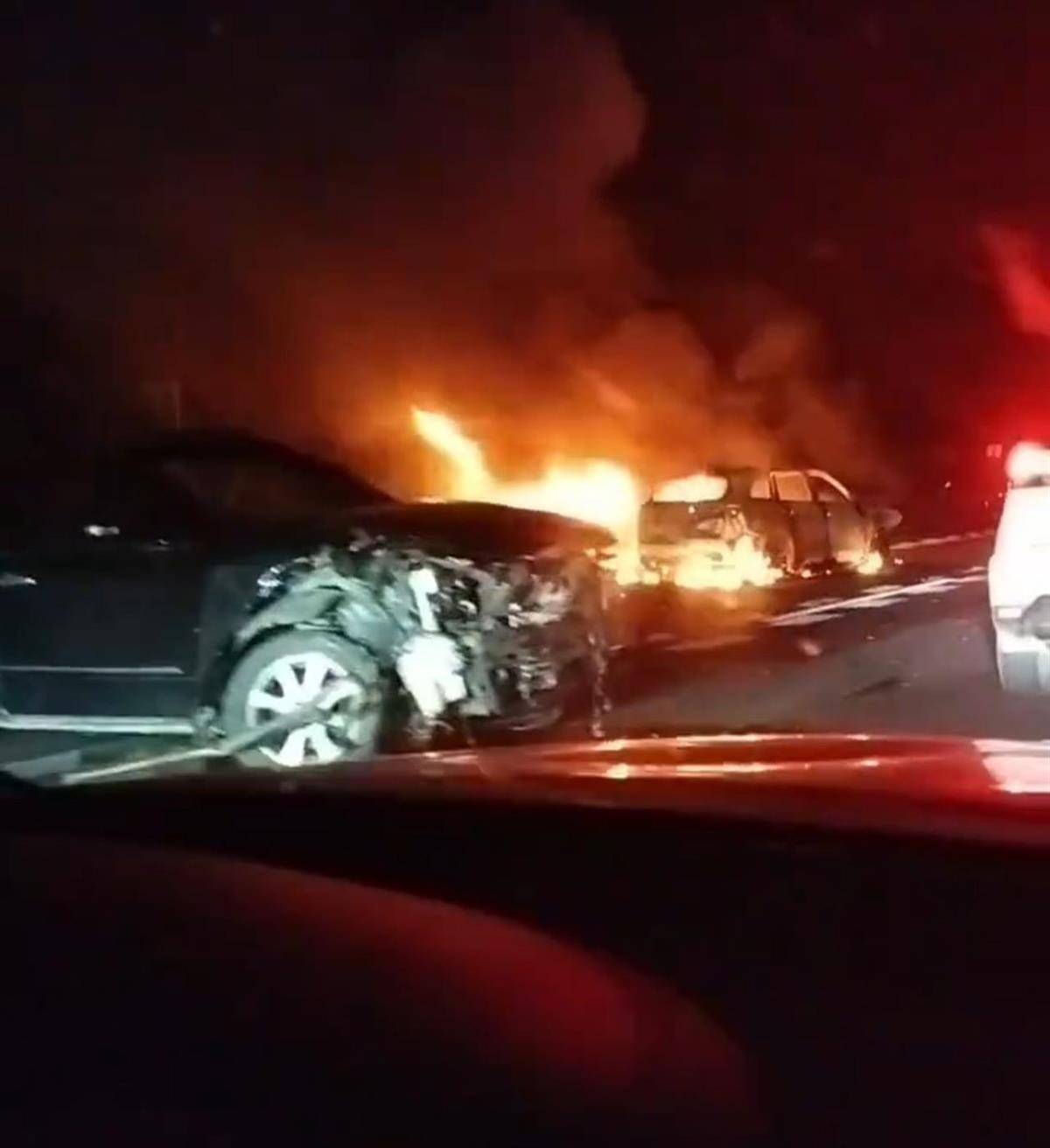 深南高速一车祸致2死3伤<strong></p>
<p>区块链挖矿交易平台</strong>，一位目击者称车上有甩棍没有当场施救，事后得知两人死亡他“觉得好惭愧”