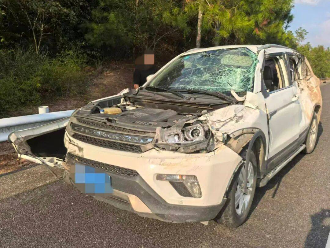 司机强行变道酿大祸<strong></p>
<p>区块链挖矿交易平台</strong>,反诬赖对方:“我要是撒谎就天打雷劈!”