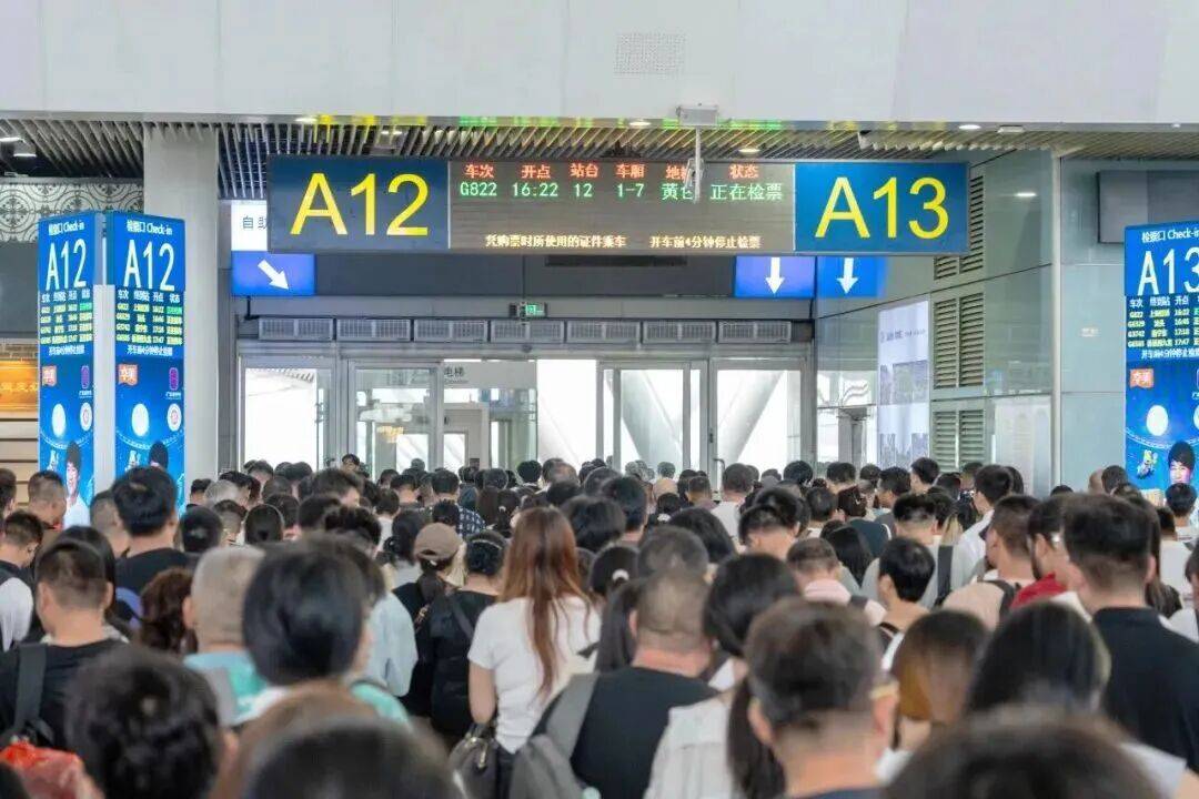 深圳北站凌晨返深被刷爆<strong></p>
<p>区块链挖矿交易平台</strong>！附近叫车超200人？别慌！公交地铁加班护送