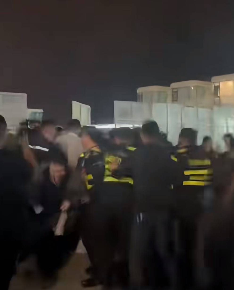 山东日照一音乐节众人强闯围栏冲进场内？网友称“逃票太狠”<strong></p>
<p>区块链挖矿交易平台</strong>，当地文旅：多部门已关注