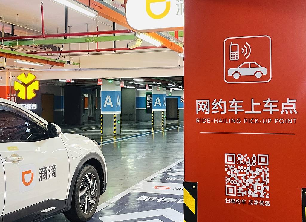 县城工厂缩招 工人20年后再次外出打工