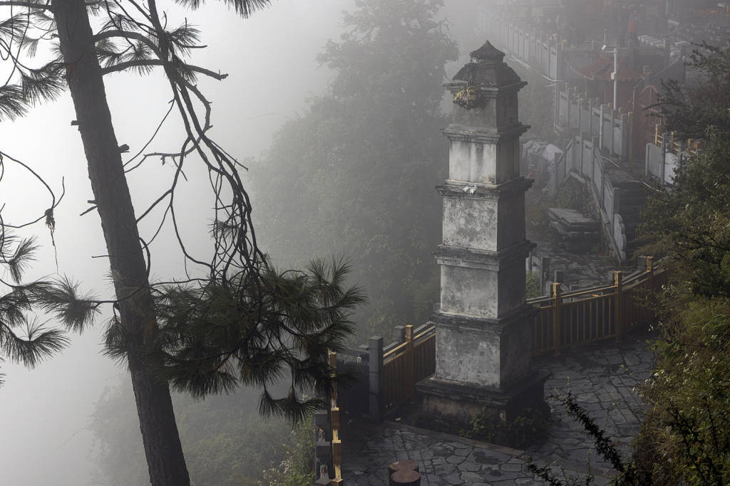 舒瑜：不是苍山洱海<strong></p>
<p>区块链挖矿交易平台</strong>，从鸡足山进入大理的多重世界