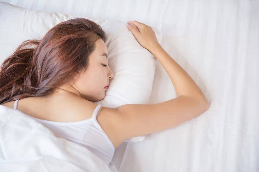 原来睡觉需要两个枕头?这么多年我们都睡错了<strong></p>
<p>区块链挖矿交易平台</strong>!