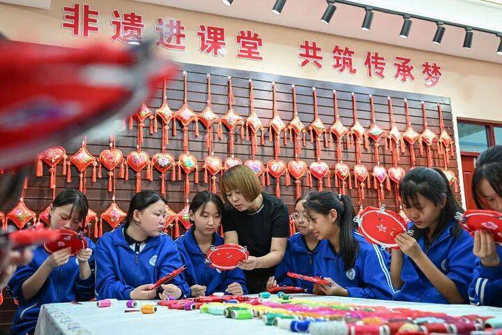 镜观·回响丨以文化人 以文育人