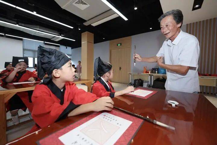 镜观·回响丨以文化人 以文育人