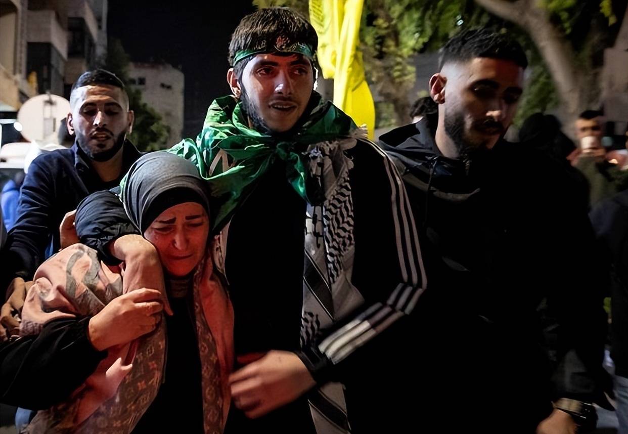 哈马斯最后一刻签字投降<strong></p>
<p>火币交易官网</strong>，加沙民众涌上街头庆祝，以色列真会信守承诺？