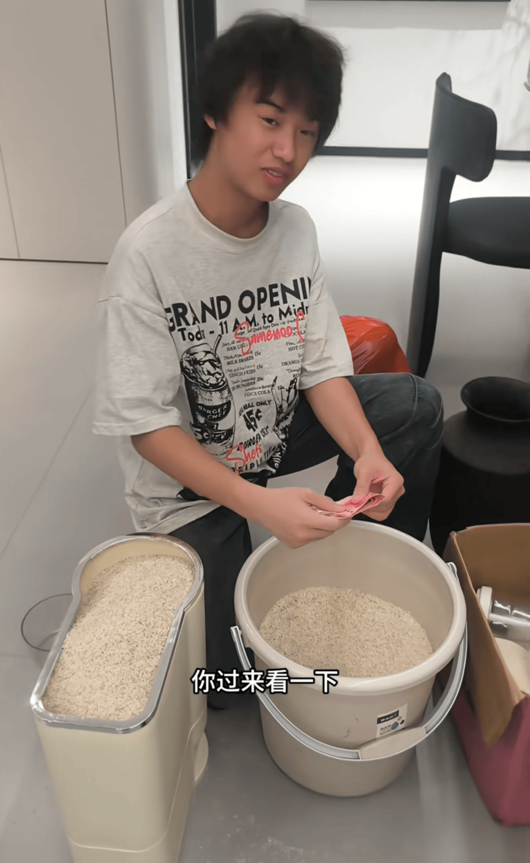 长沙女子双节返程发现母亲在大米里藏了1000元现金<strong></p>
<p>火币交易官网</strong>,“世界上最爱你的永远是妈妈”