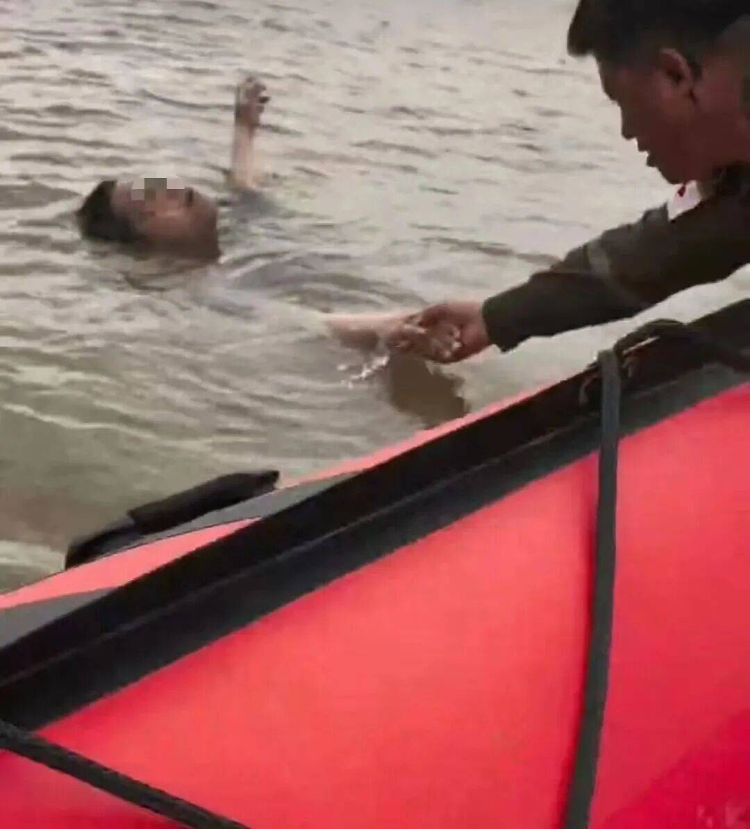 230斤重小伙酒后落水<strong></p>
<p>币安交易官网</strong>，漂浮7小时终获救……