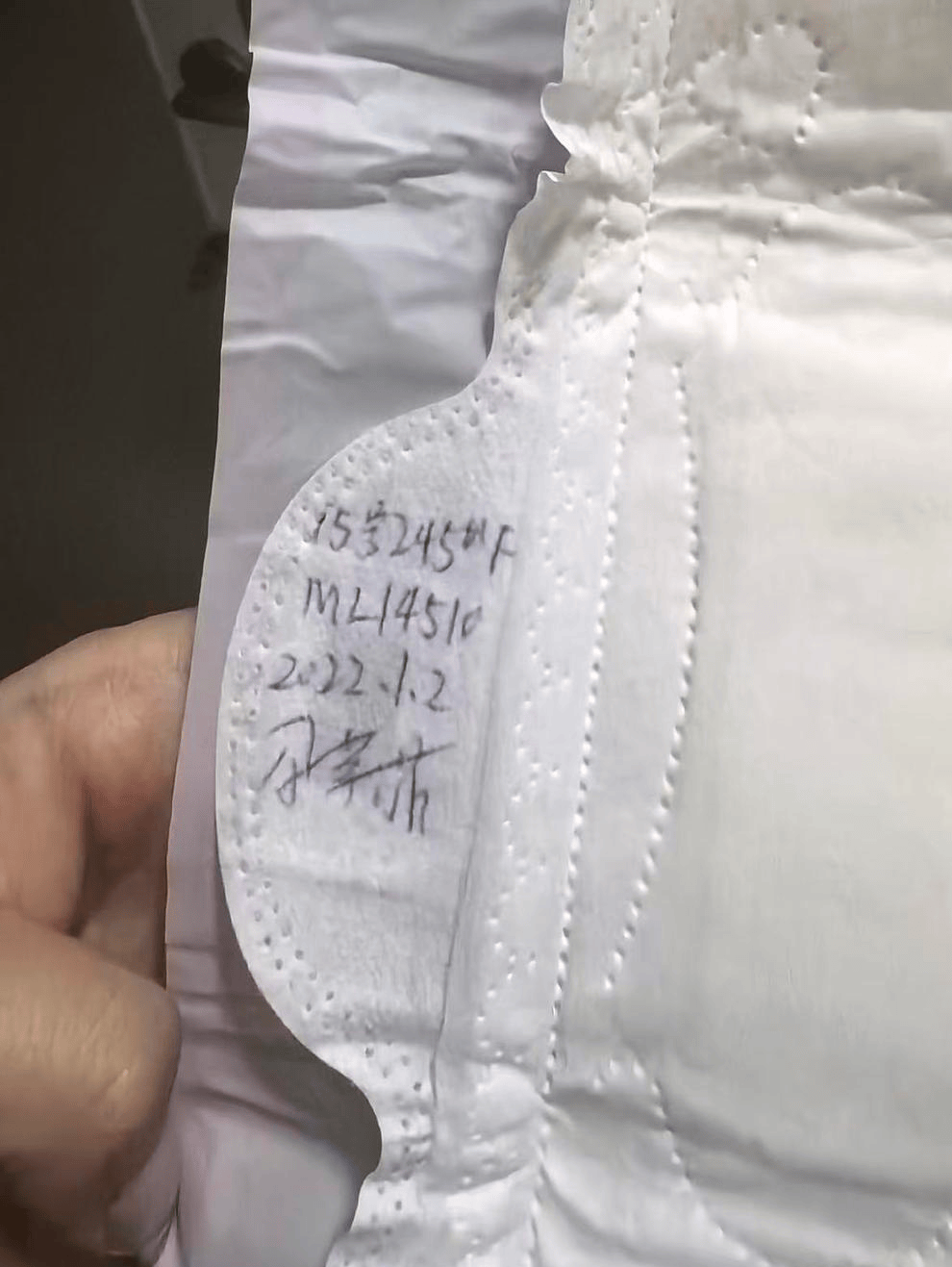 平台回应“网购廉价卫生巾约1毛一片<strong></p>
<p>抹茶交易官网</strong>,侧面竟出现手写字迹”:退款,商家将对接工厂进行溯源