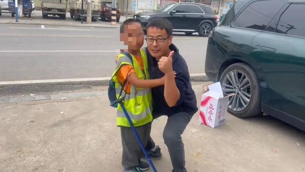 湖北一男子辞掉月薪2万元工作<strong></p>
<p>抹茶交易官网</strong>，带9岁儿子徒步千里，计划60天走到山东……原因让人泪目