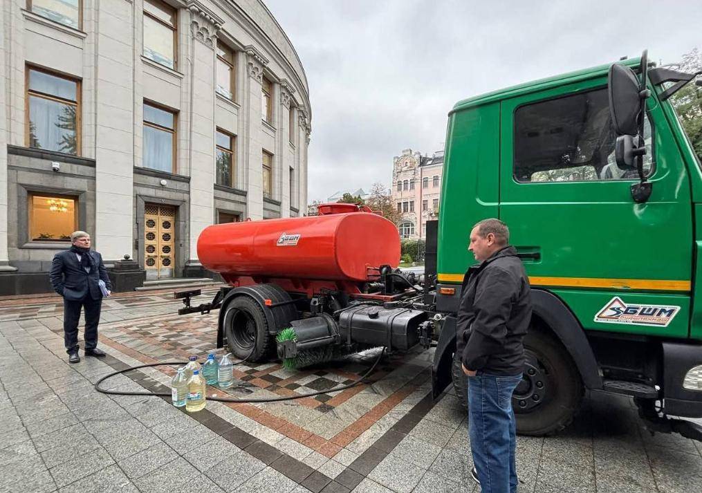 普京下狠手<strong></p>
<p>抹茶交易官网</strong>,俄军让乌克兰断水断电一片黑暗,一夜间炸回石器时代