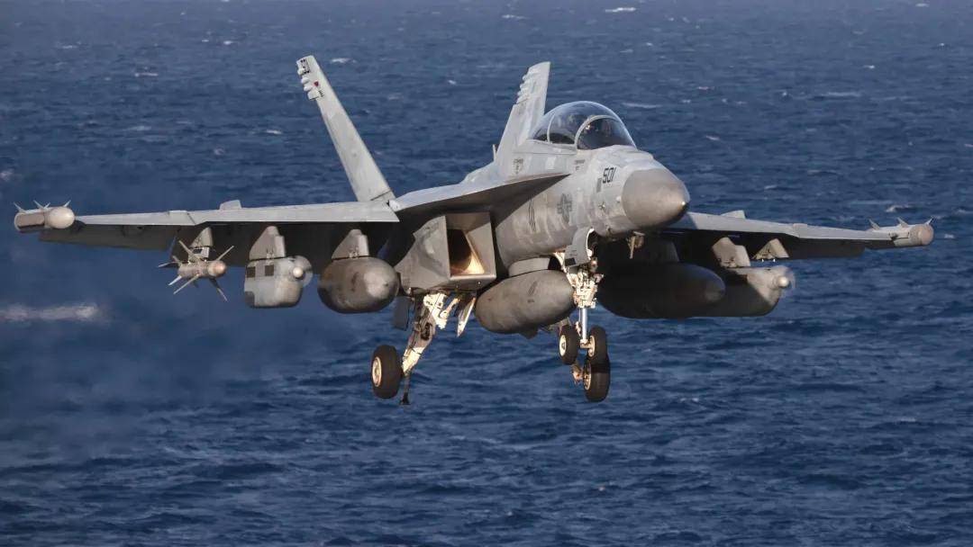 央视官宣:歼-16可挂载副油箱<strong></p>
<p>抹茶交易官网</strong>!网友:航程加到7000公里有必要?