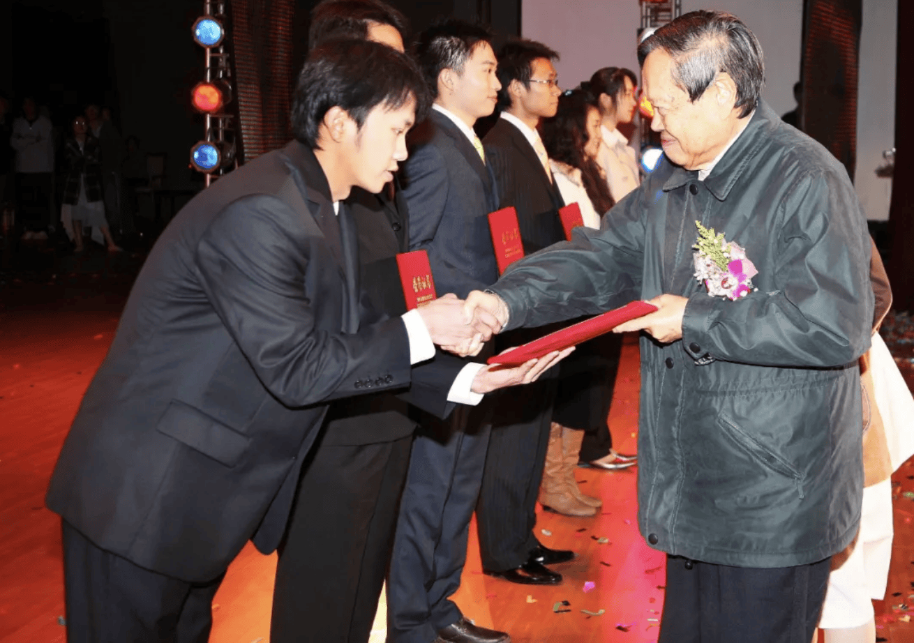 杨振宁为什么连续32年担任东莞理工学院名誉校长<strong></p>
<p>BTC交易官网</strong>?