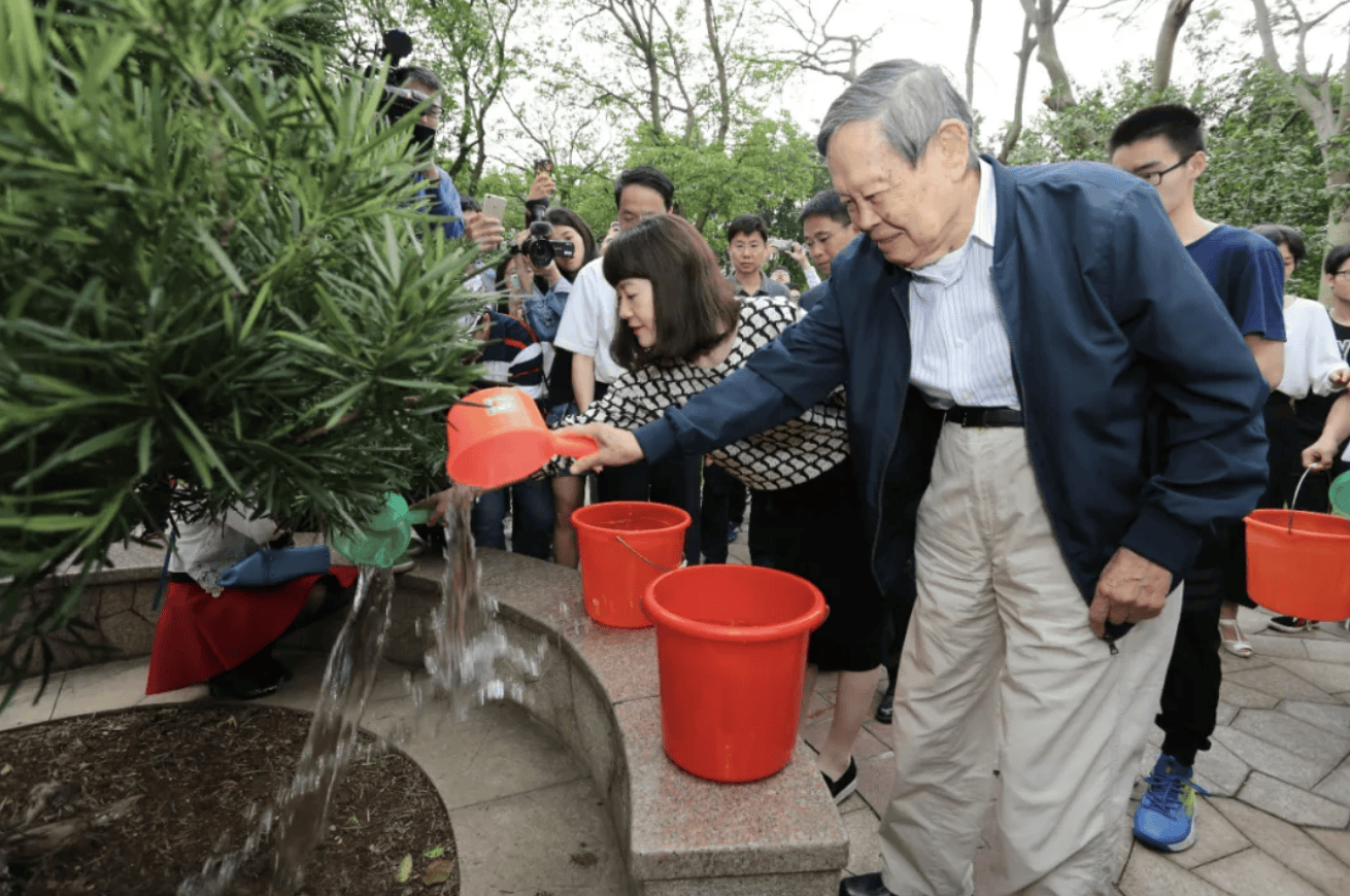 杨振宁为什么连续32年担任东莞理工学院名誉校长<strong></p>
<p>BTC交易官网</strong>?
