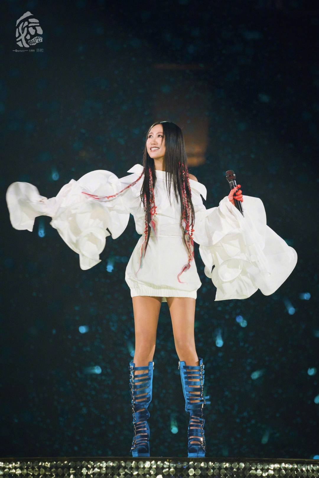 歌手陈粒演出中耳机爆炸<strong></p>
<p>USDT交易官网</strong>，发文称“将开始减少舞台工作”，透露此类事故已发生3次
