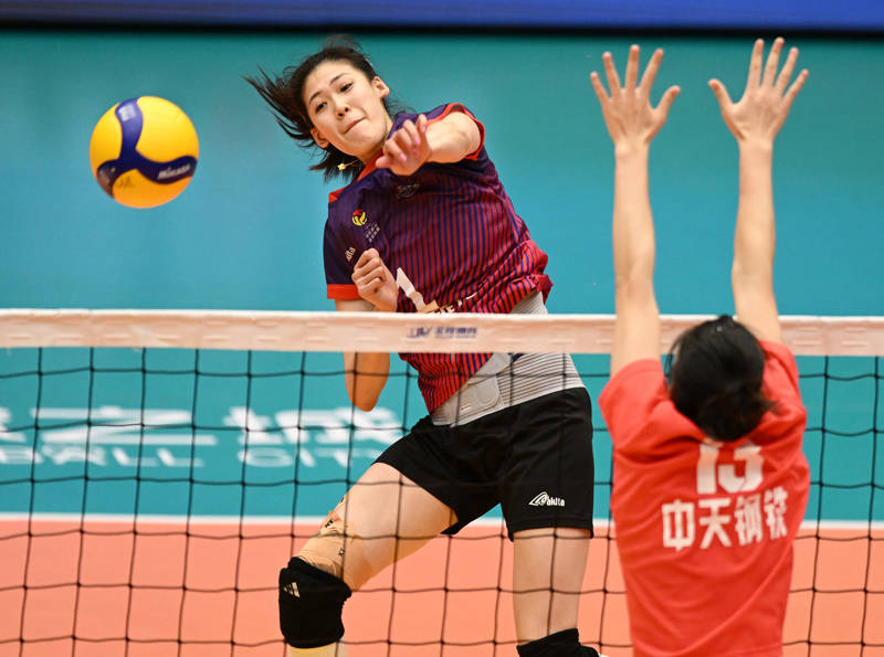 十五运｜中国女排两大主攻对决，李盈莹坦言要向前辈学习：朱婷在，就不算爆冷