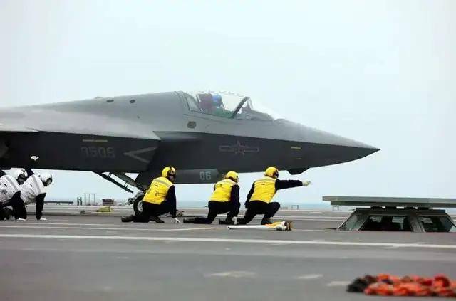 福建舰服役<strong></p>
<p>泰达币</strong>！曾有蒸汽弹射临时改电弹图纸传闻？有哪几点变化？