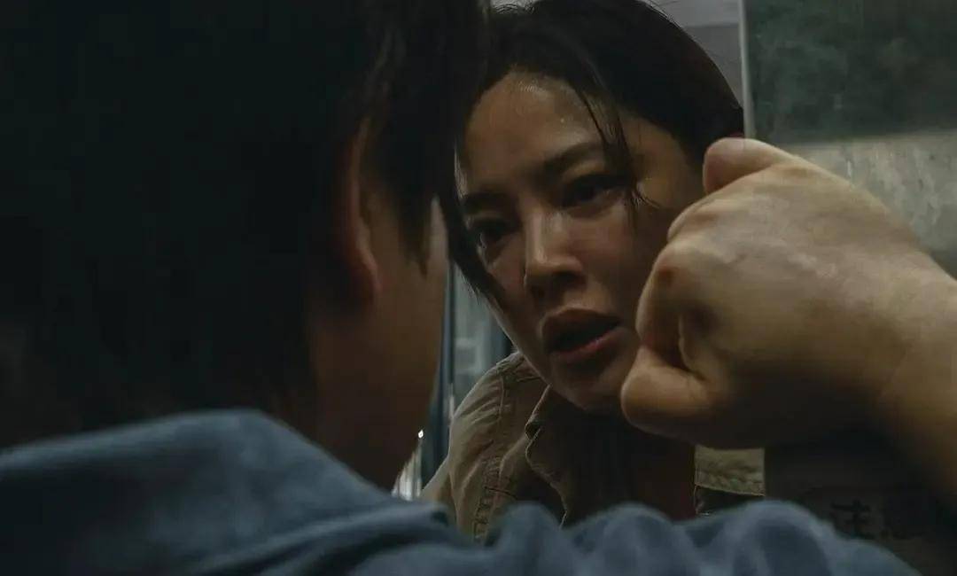 影后下场撕X<strong></p>
<p>泰达币</strong>，首日票房倒挂…风波不断的《日掛中天》，究竟是不是好片？