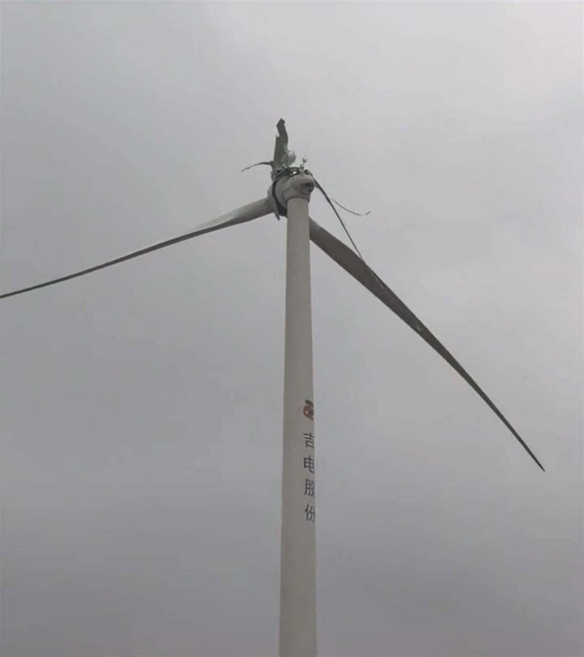 九江一架风力发电机叶片空中断裂<strong></p>
<p>XRP交易官网</strong>，目击者称“玻璃纤维满天飞”，当地：正在处理