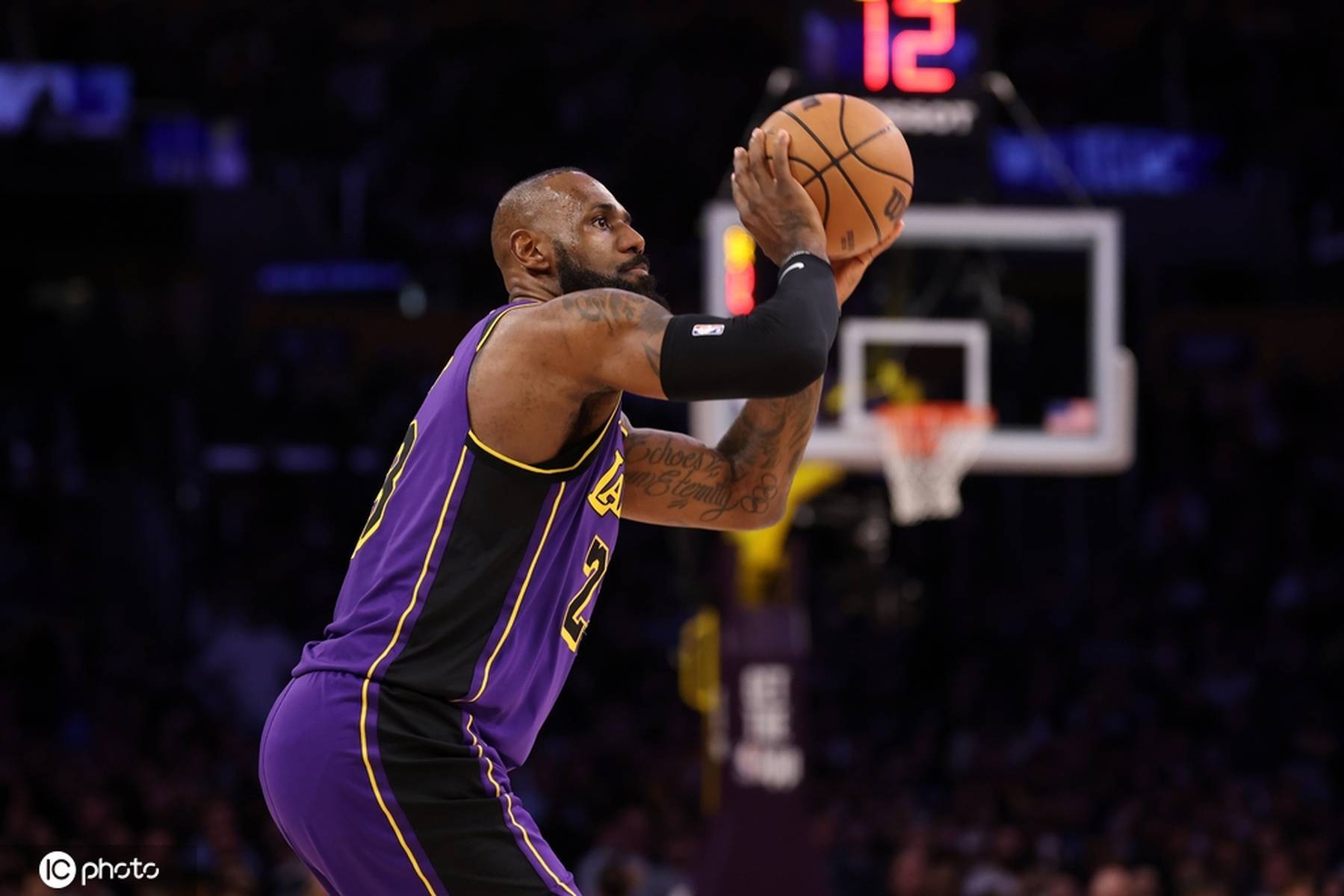 “下放”发展联盟!雷迪克:詹姆斯将与南湾湖人一起训练