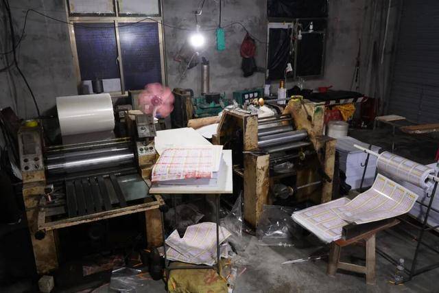 案值达1.2亿元<strong></p>
<p>瑞波币交易官网</strong>!海南摧毁特大“彩经”印刷、销售违法犯罪团伙