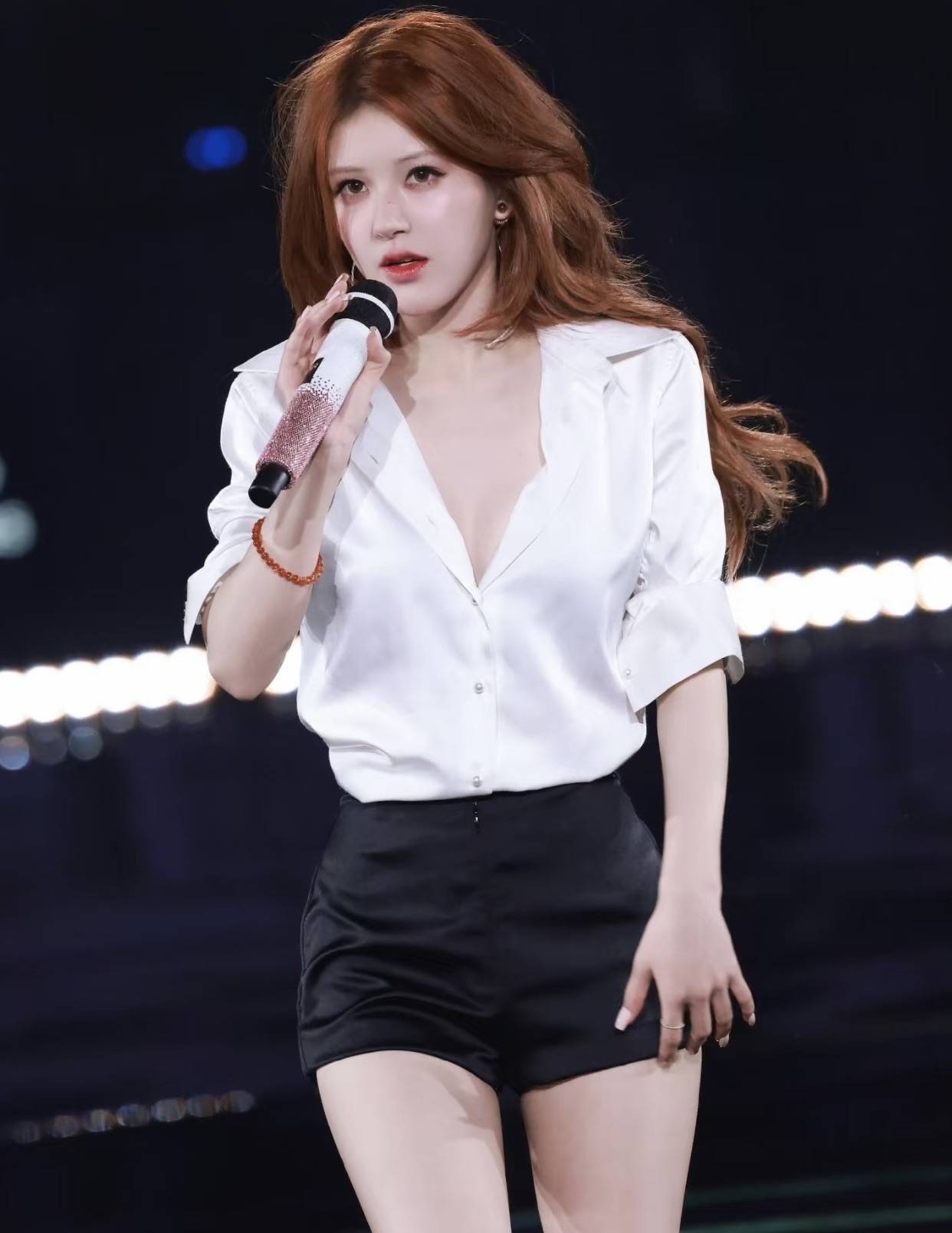 赵露思27岁生日音乐会好炸<strong></p>
<p>DOT交易官网</strong>,6套造型高定配高珠杀翻全场