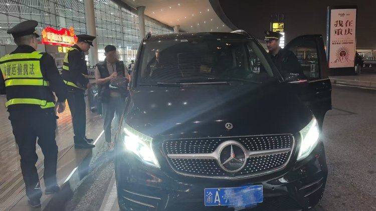 4分钟精准拦截<strong></p>
<p>波卡币交易官网</strong>！男子用豪华商务车从事非法营运落网