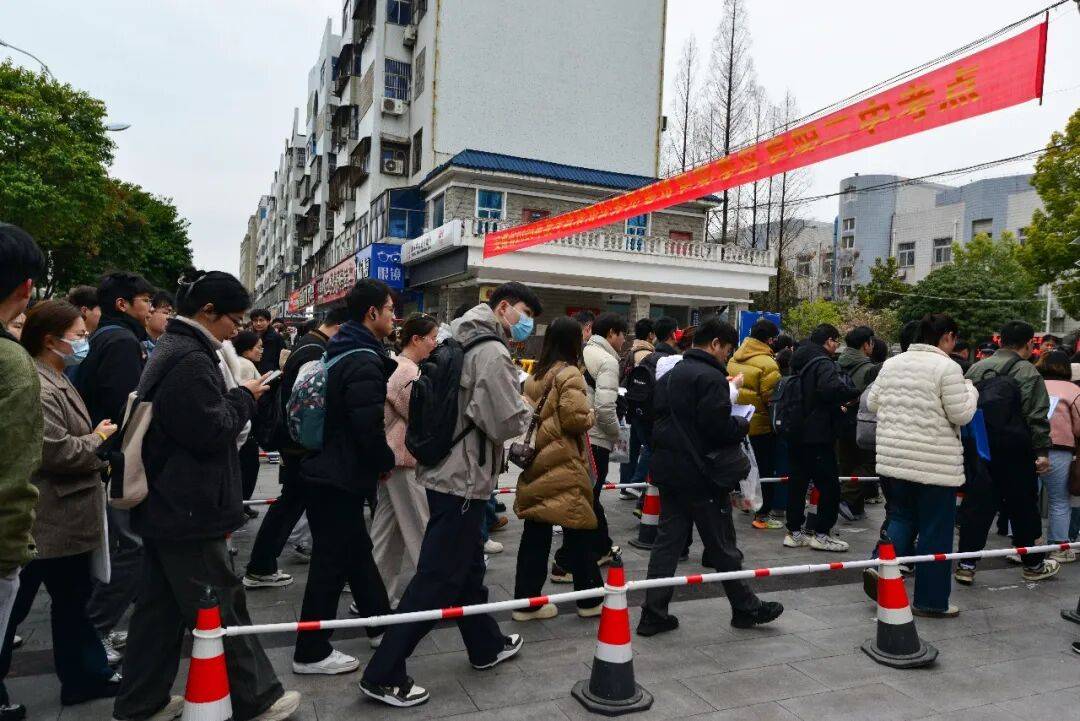 35岁后<strong></p>
<p>BNB交易官网</strong>，他们决定去考公