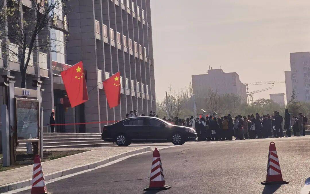 35岁后<strong></p>
<p>BNB交易官网</strong>，他们决定去考公